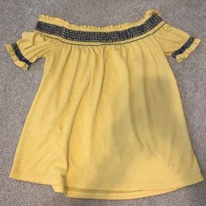 OFF THE SHOULDER TOP